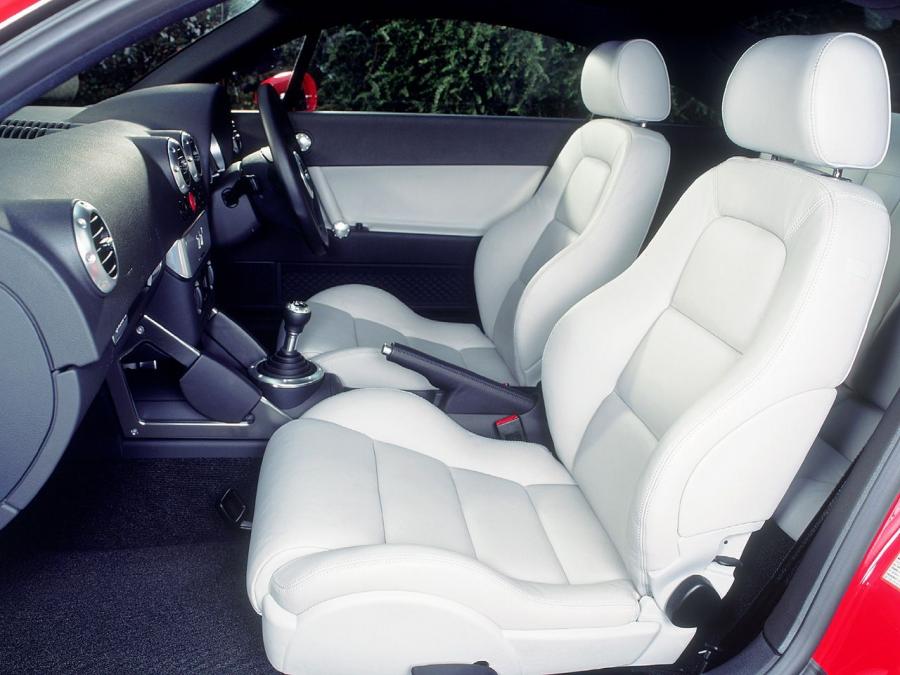 Интерьер Audi TT S-Line Coupe Limited Edition (8N) 2002 года  (UK) (фото 3 из 3)